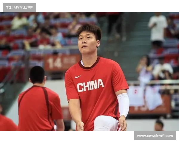 赵睿突破分球周琦遭夹击，广东快攻反击得分